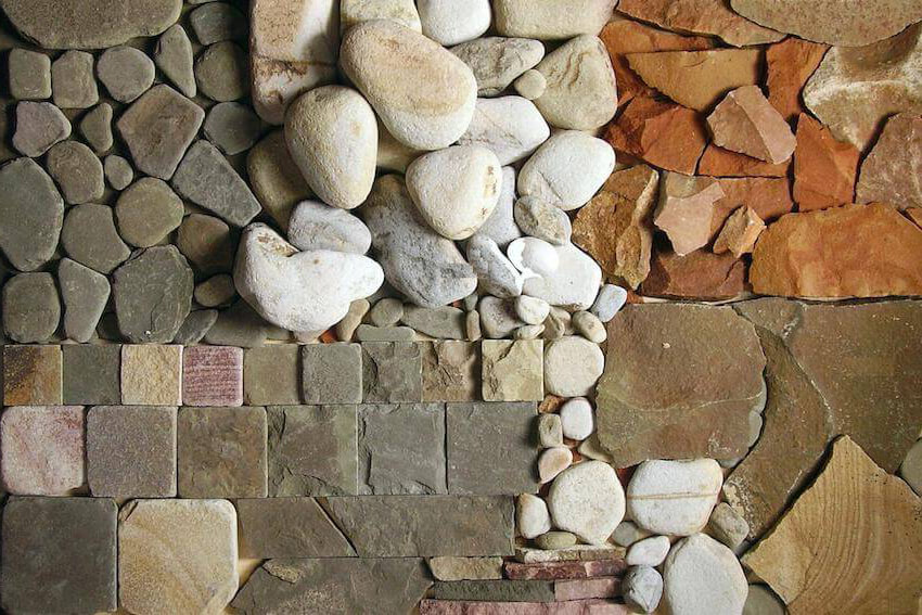Отделка природным (натуральным) камнем фасада дома из бруса